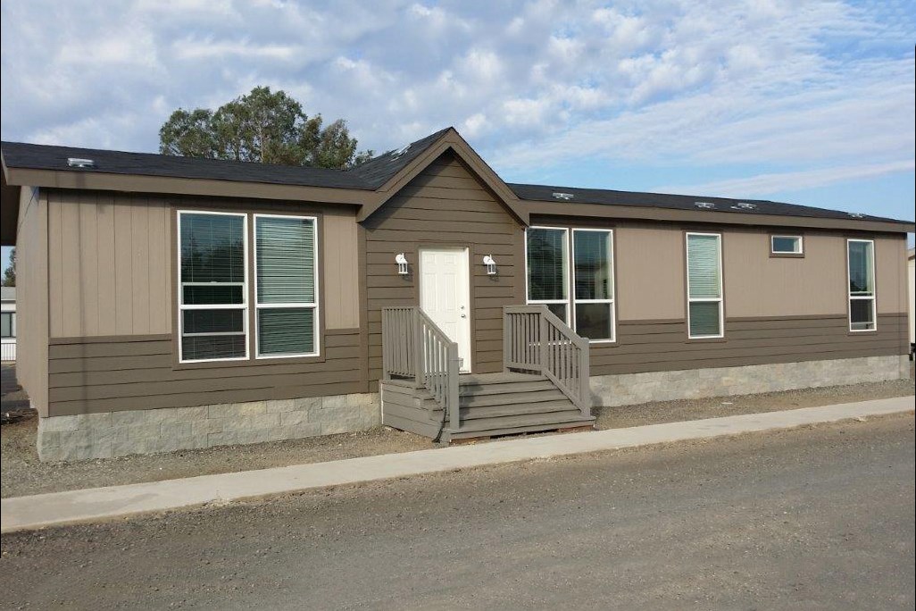 The ING521F NOBLE        (FULL) GW Exterior. This Manufactured Mobile Home features 3 bedrooms and 2 baths.